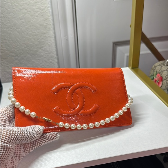 Authentic 🌸Chanel 🌸Orange Patent Leather wallet - Picture 1 of 17